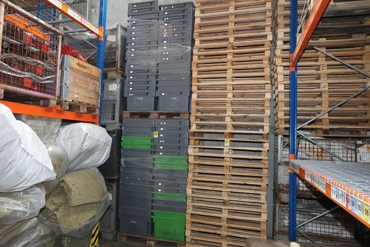 2 Paletten Lagerboxen Maße: ca. 60 x 40 x 35 cm
